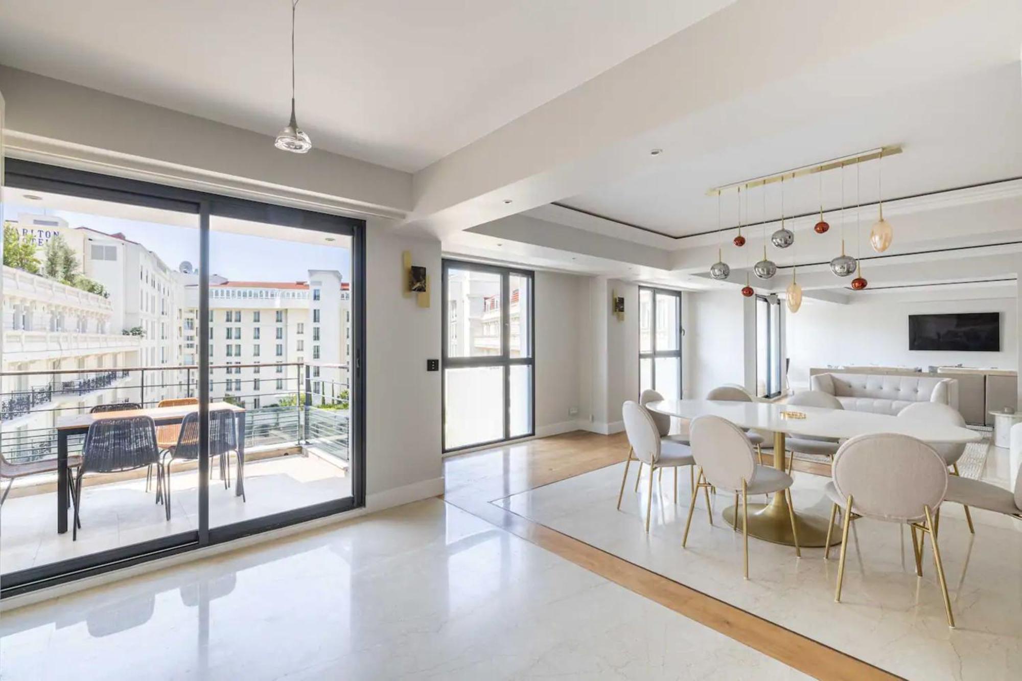 Carlton Riviera -